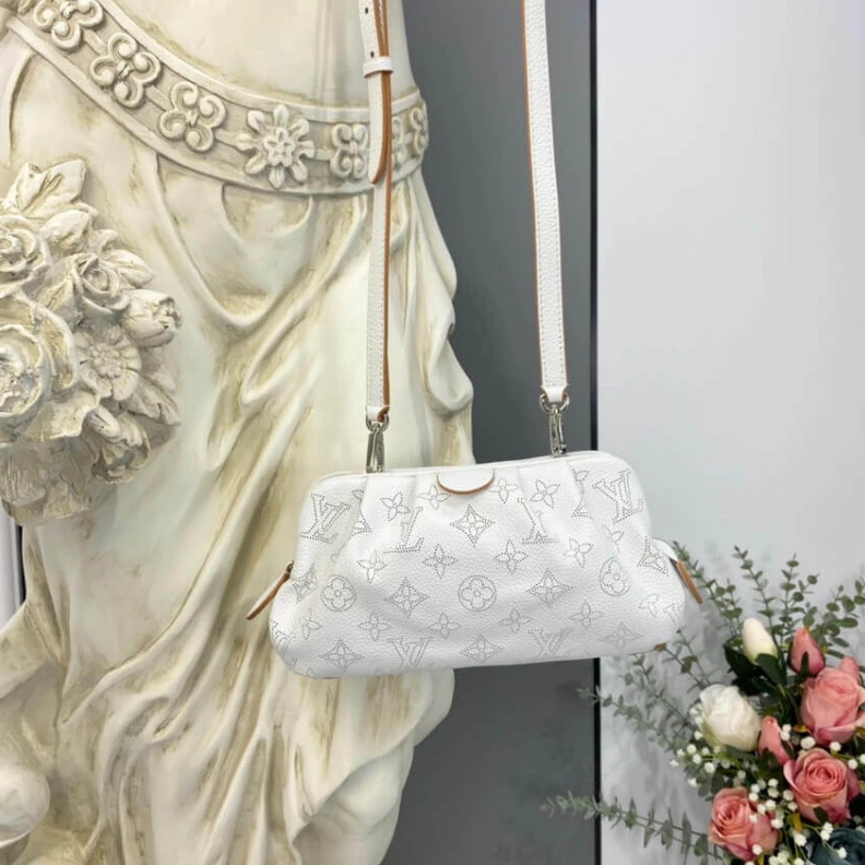 Replica bags Inside fl Louis Vuitton Scala Mini Pouch