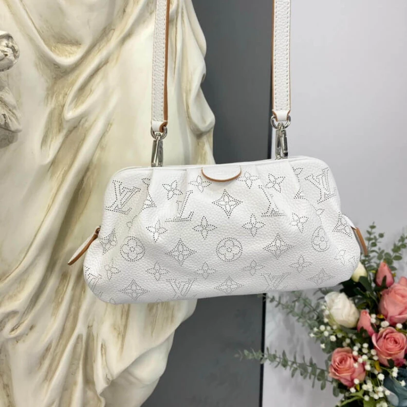 Replica bags Inside fl Louis Vuitton Scala Mini Pouch