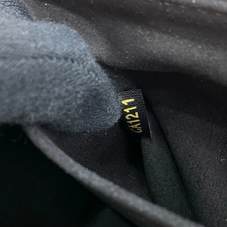 Lv belts replica Inside fl Louis Vuitton Sheepskin Leather Twist MM Black