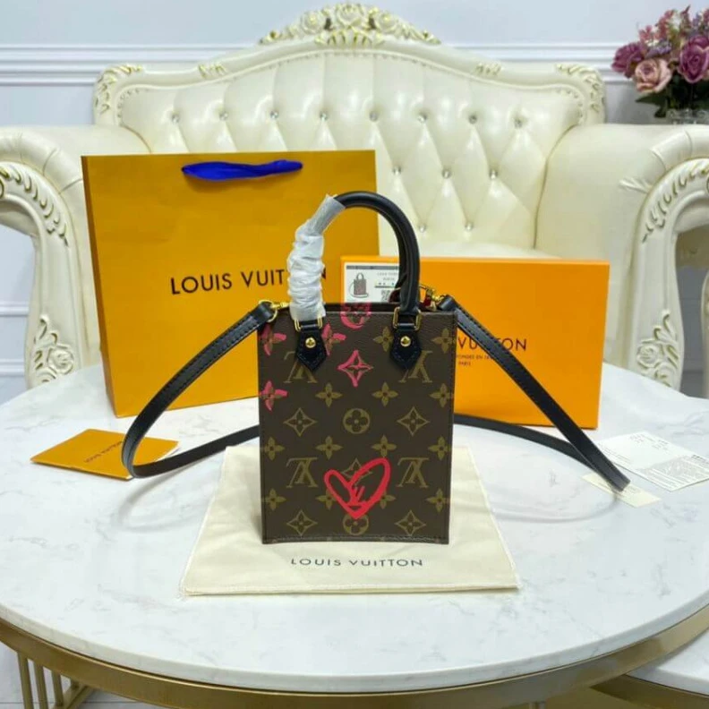 Top lv Goldcolor Louis Vuitton Signature Drawn Petit Sac Plat