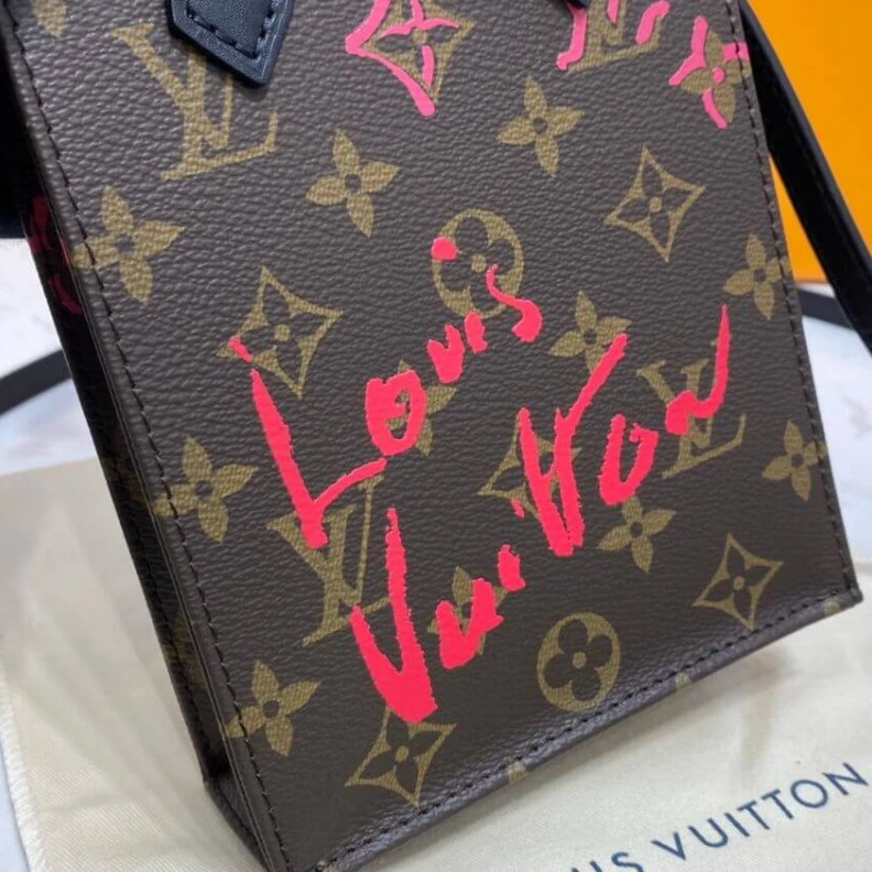 Top lv Goldcolor Louis Vuitton Signature Drawn Petit Sac Plat