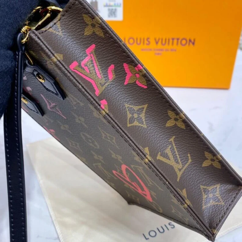Top lv Goldcolor Louis Vuitton Signature Drawn Petit Sac Plat