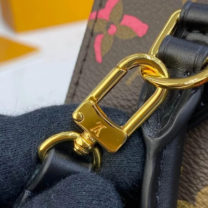 Top lv Goldcolor Louis Vuitton Signature Drawn Petit Sac Plat