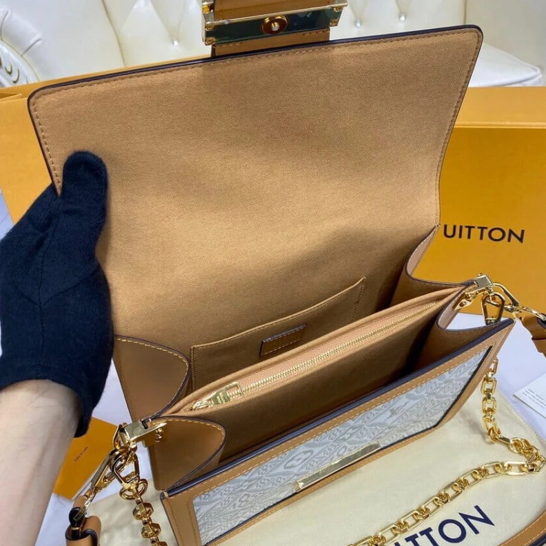 Mythick Chain dro Louis Vuitton Since 1854 Dauphine MM