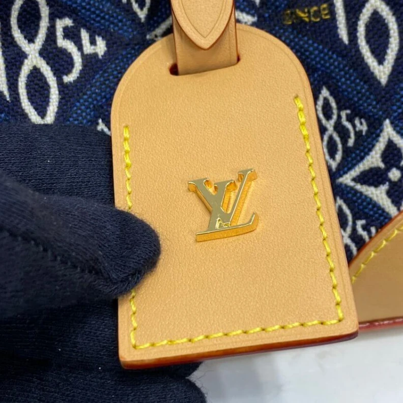 Mythick Drawstrin Louis Vuitton Since 1854 Noe Purse