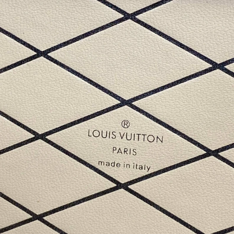 Mythick.ru Goldcolor Louis Vuitton Since 1854 Petite Malle Black