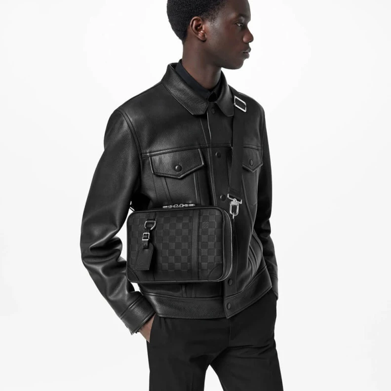 Mythick Silvercol Louis Vuitton Sirius Messenger