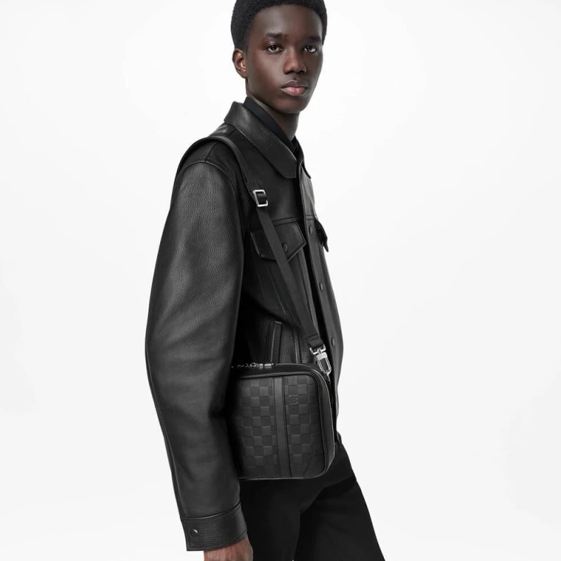 Mythick Silvercol Louis Vuitton Sirius Messenger