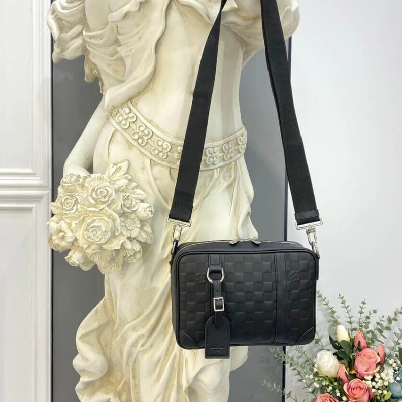 Mythick Silvercol Louis Vuitton Sirius Messenger