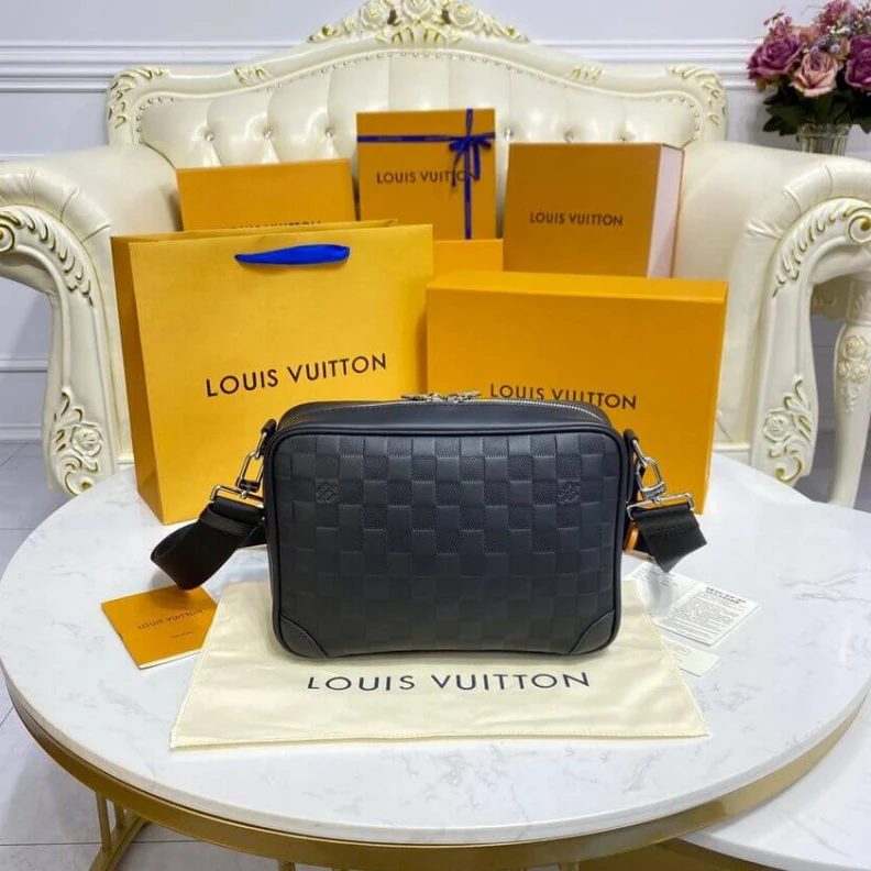 Mythick Silvercol Louis Vuitton Sirius Messenger