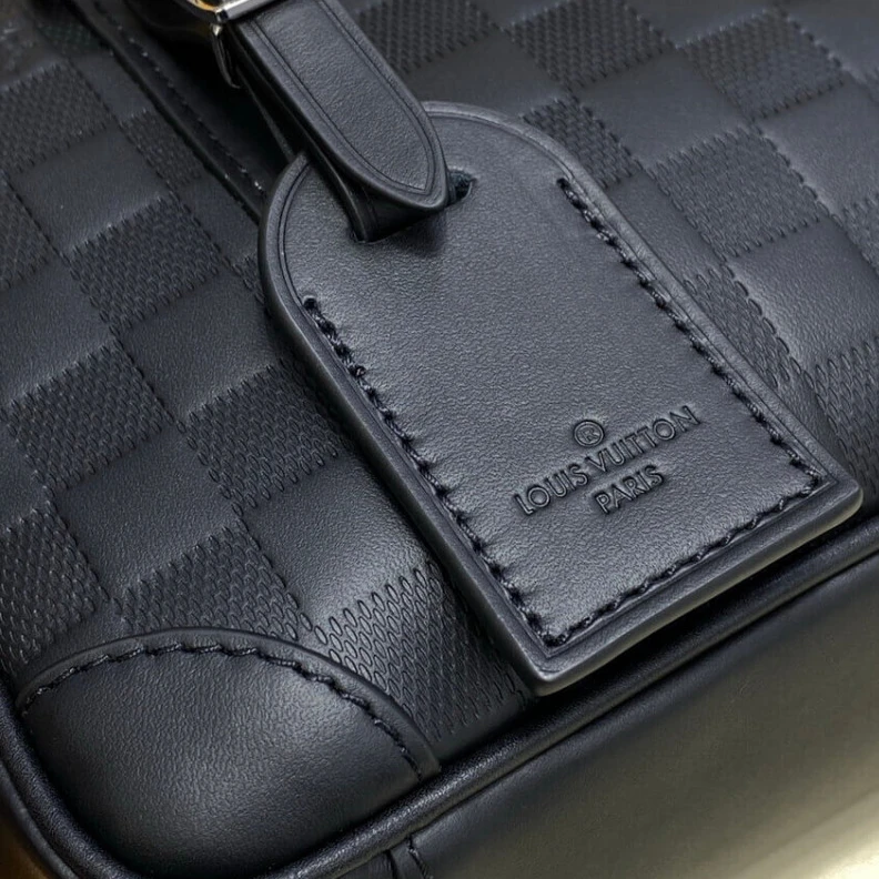 Mythick Silvercol Louis Vuitton Sirius Messenger