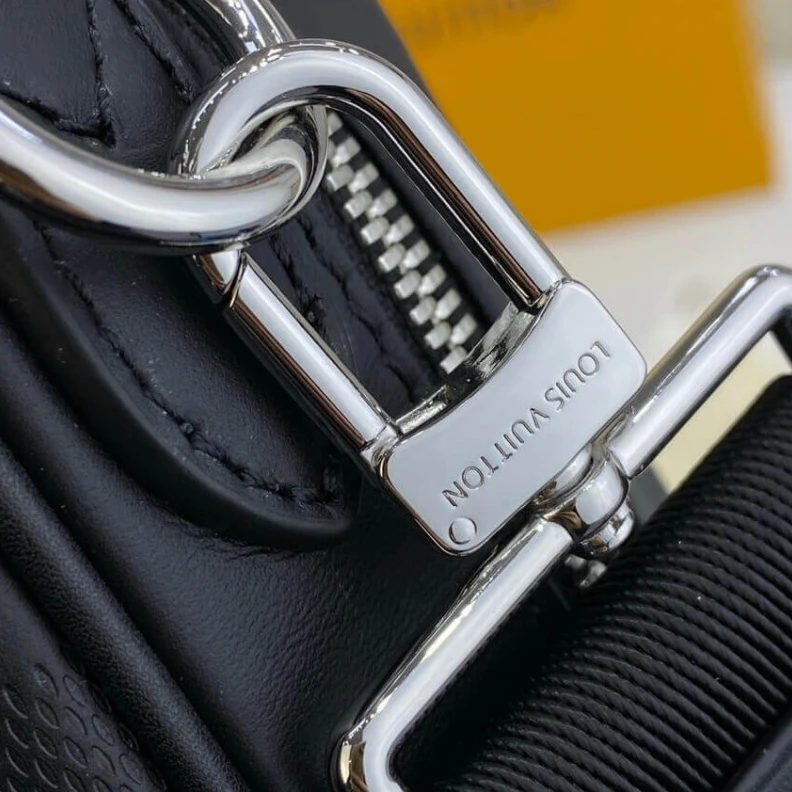 Mythick Silvercol Louis Vuitton Sirius Messenger
