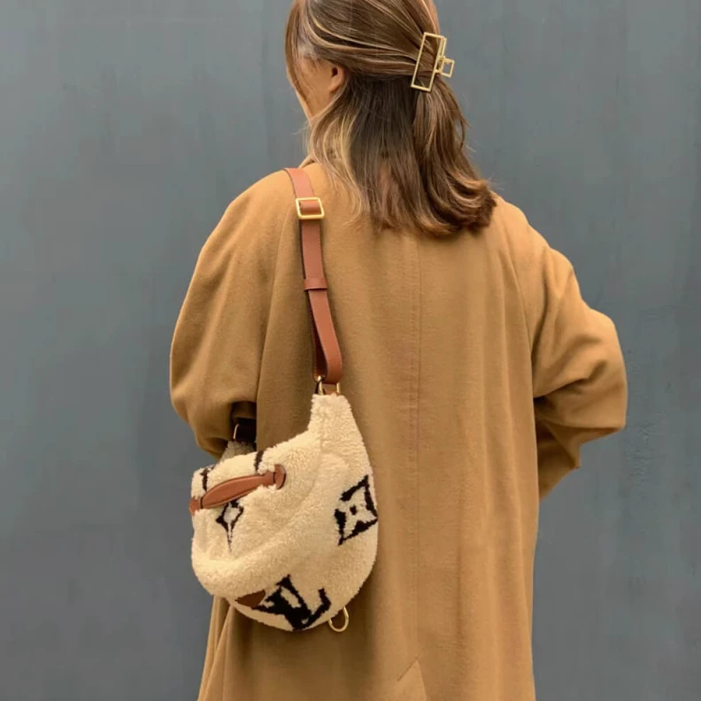 Mythick Cream Bro Louis Vuitton Ski Shearling Bumbag