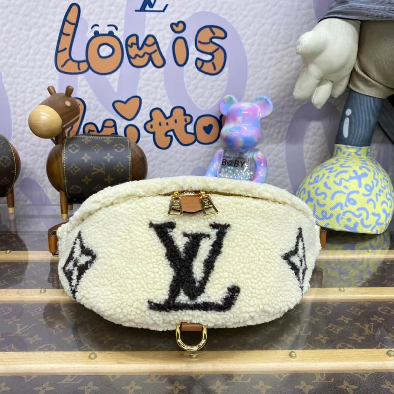 Mythick Cream Bro Louis Vuitton Ski Shearling Bumbag