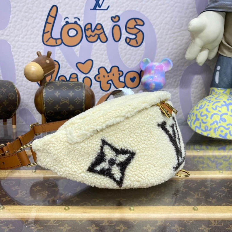 Mythick Cream Bro Louis Vuitton Ski Shearling Bumbag