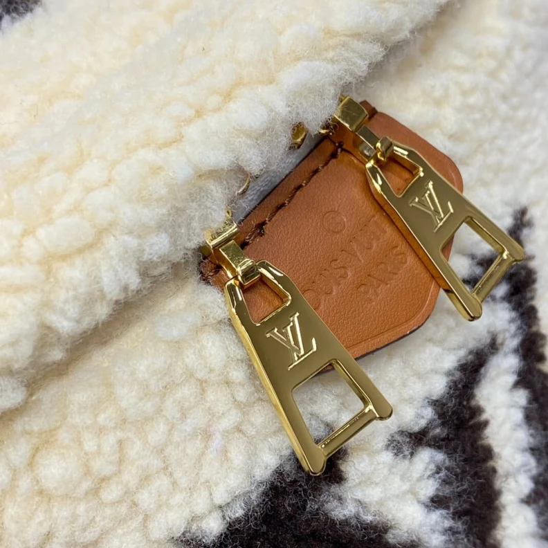 Mythick Cream Bro Louis Vuitton Ski Shearling Bumbag
