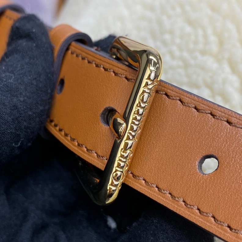 Mythick Cream Bro Louis Vuitton Ski Shearling Bumbag