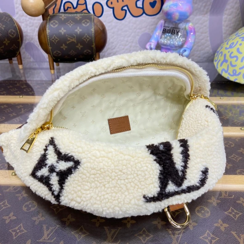 Mythick Cream Bro Louis Vuitton Ski Shearling Bumbag