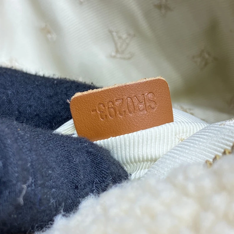 Mythick Cream Bro Louis Vuitton Ski Shearling Bumbag