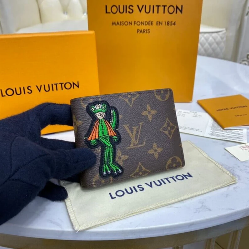 Louis vuitton locations The Slende Louis Vuitton Slender Wallet