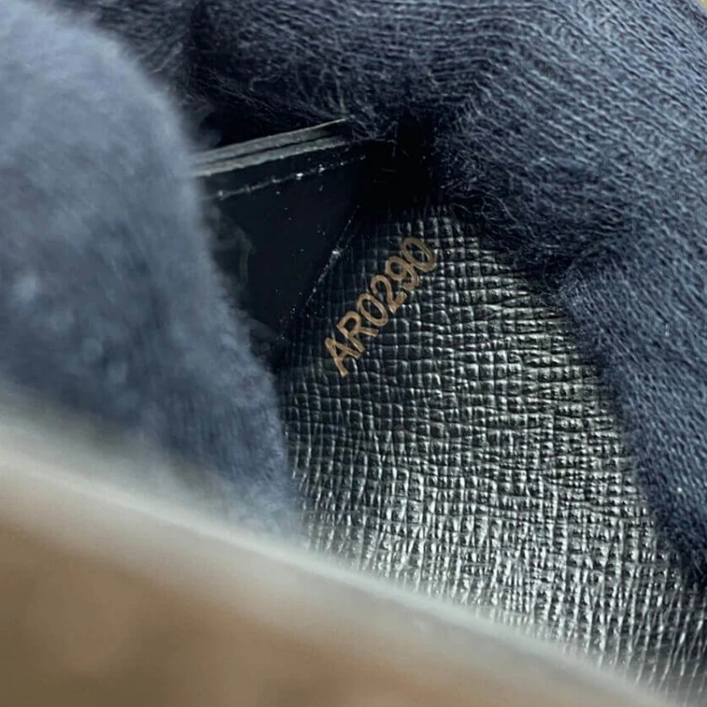 Louis vuitton locations The Slende Louis Vuitton Slender Wallet