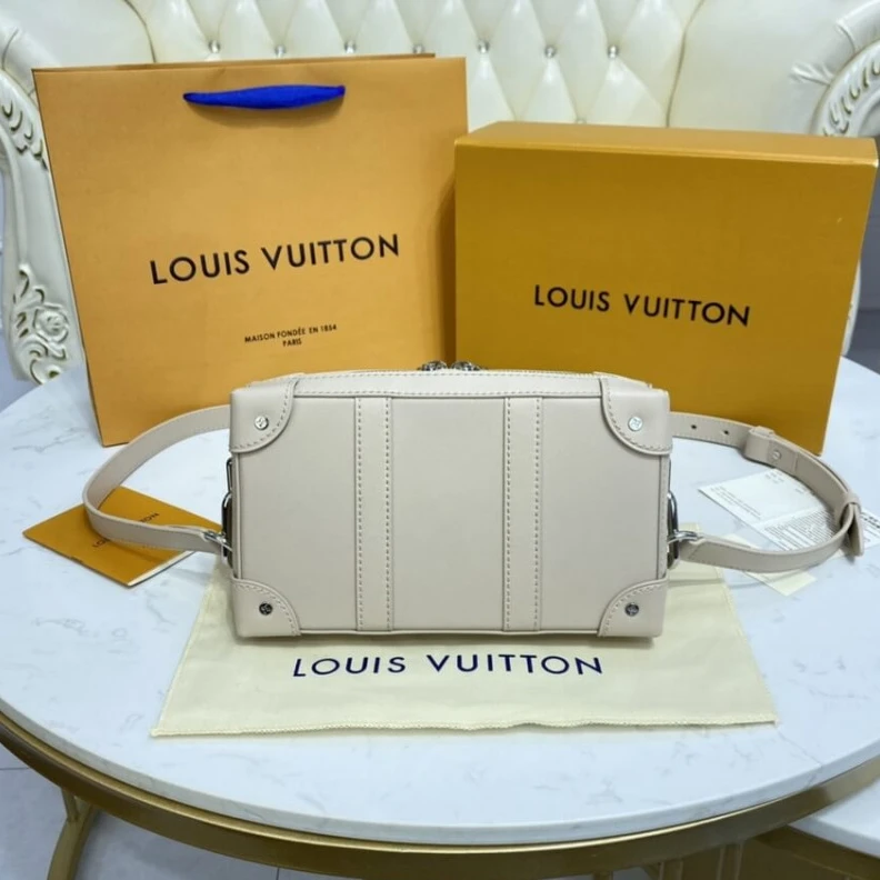 Louis vuitton locations Cowhidele Louis Vuitton Soft Trunk Wallet Cream