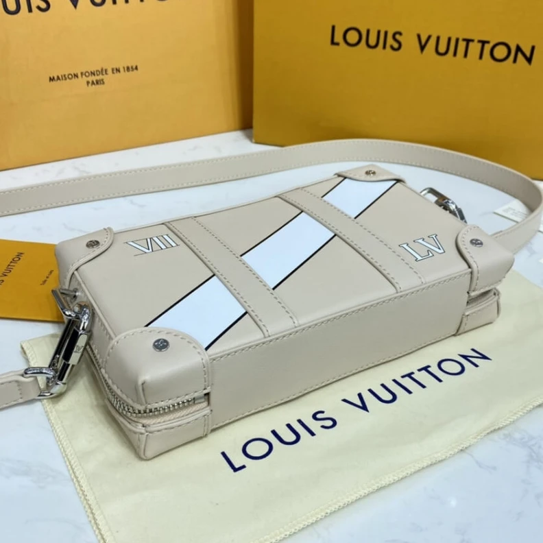 Louis vuitton locations Cowhidele Louis Vuitton Soft Trunk Wallet Cream