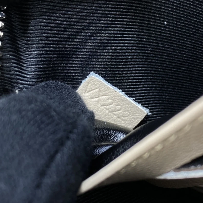 Louis vuitton locations Cowhidele Louis Vuitton Soft Trunk Wallet Cream
