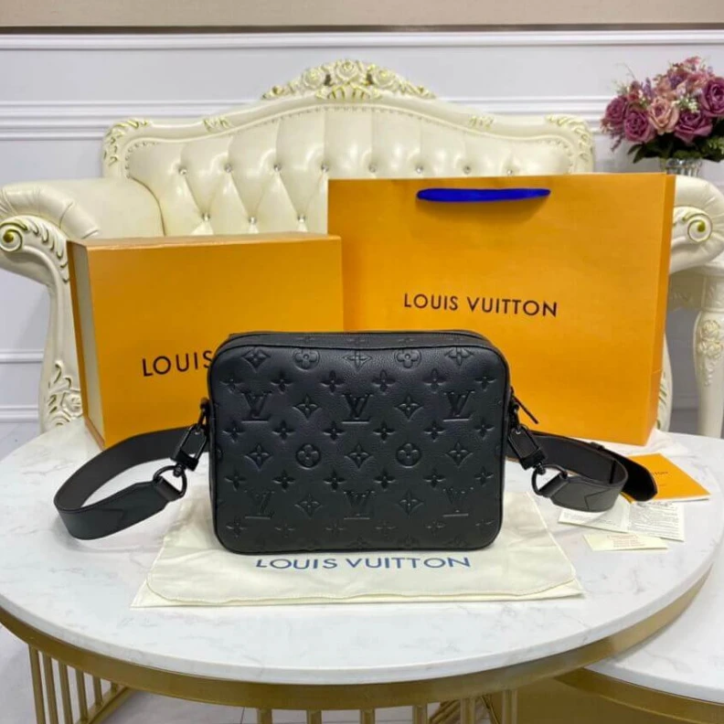 Replica bags Inside fl Louis Vuitton Steamer Messenger