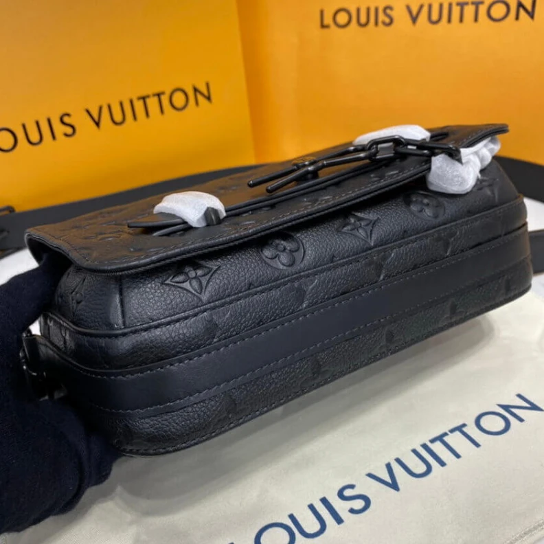 Replica bags Inside fl Louis Vuitton Steamer Messenger