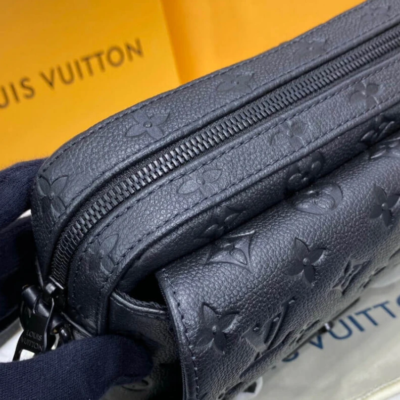 Replica bags Inside fl Louis Vuitton Steamer Messenger