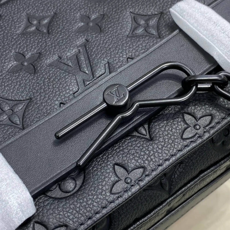 Replica bags Inside fl Louis Vuitton Steamer Messenger