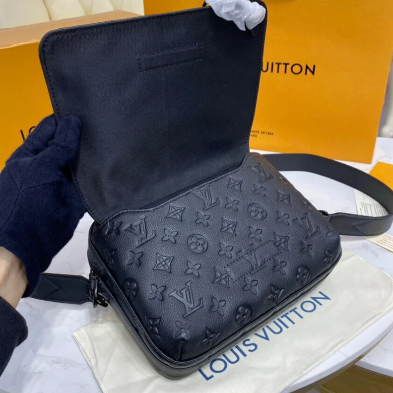 Replica bags Inside fl Louis Vuitton Steamer Messenger