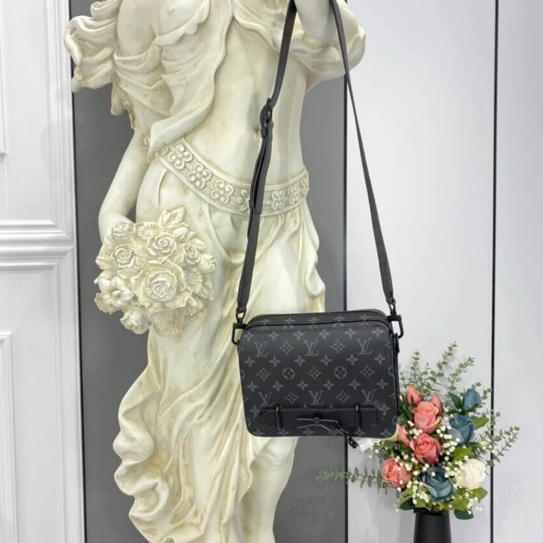Louis vuitton locations Textile l Louis Vuitton Steamer Messenger