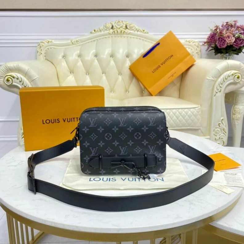 Louis vuitton locations Textile l Louis Vuitton Steamer Messenger