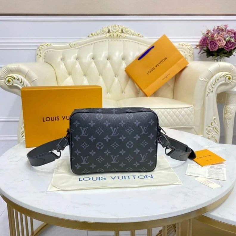 Louis vuitton locations Textile l Louis Vuitton Steamer Messenger