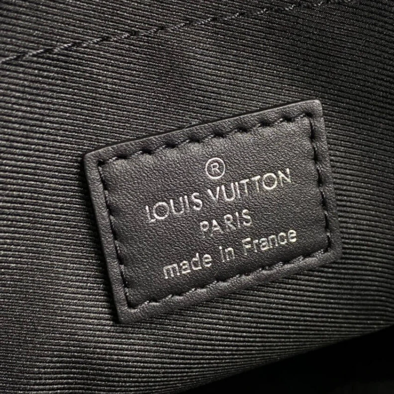 Louis vuitton locations Textile l Louis Vuitton Steamer Messenger