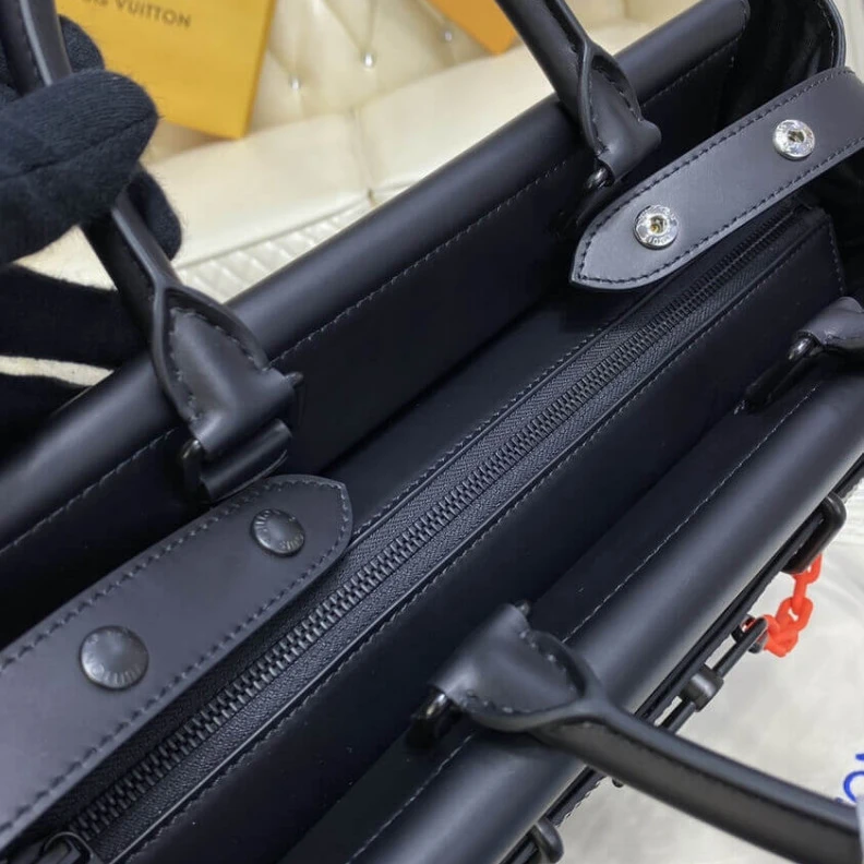 Louis vuitton locations The Steame Louis Vuitton Steamer Tote Black