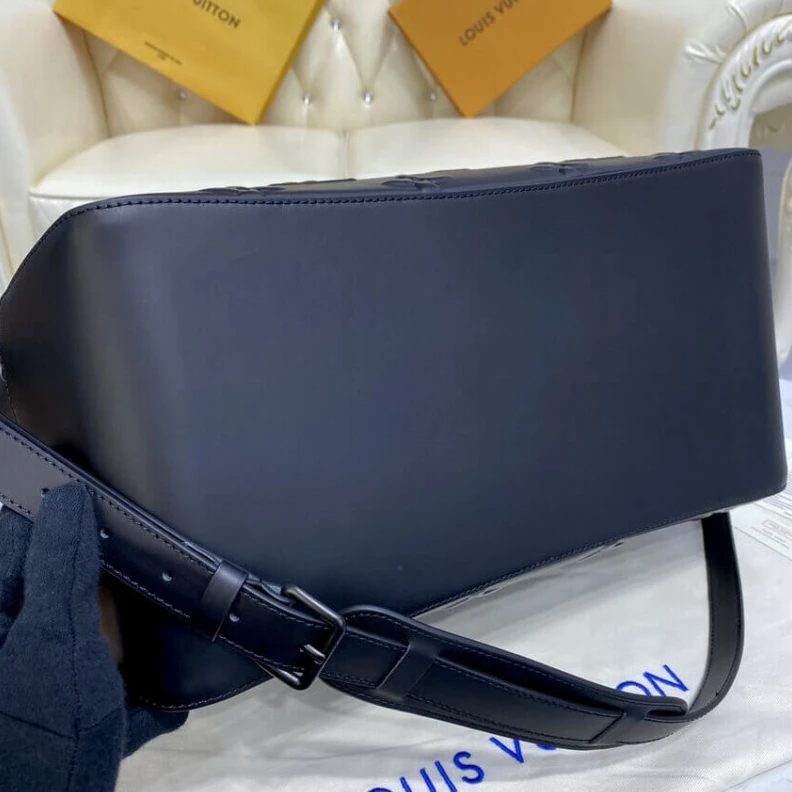 Louis vuitton locations The Steame Louis Vuitton Steamer Tote Black