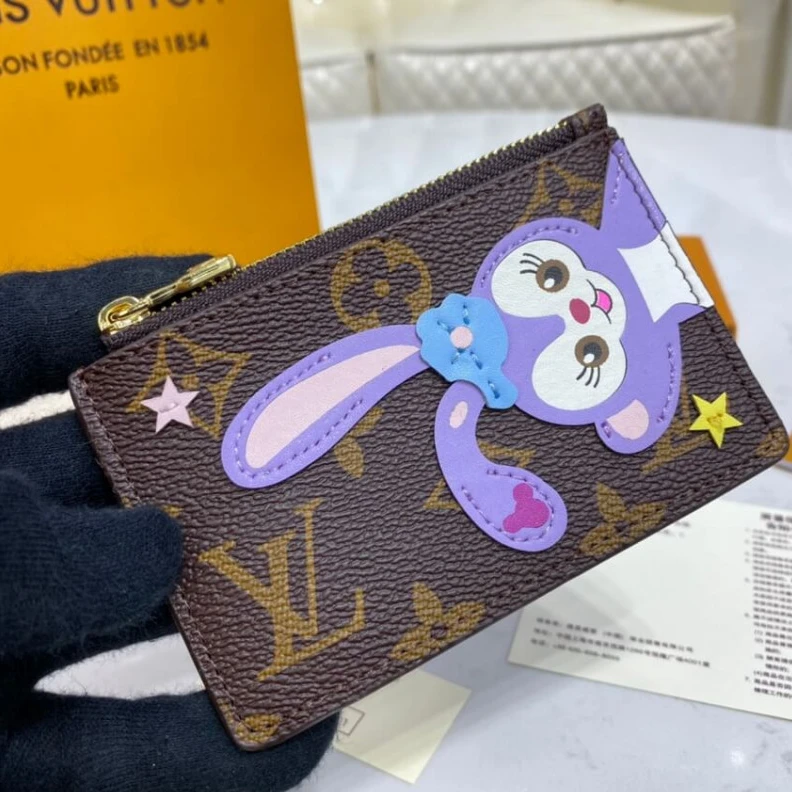 Flat comp Louis Vuitton StellaLou Rabbit Coin & Card Holder