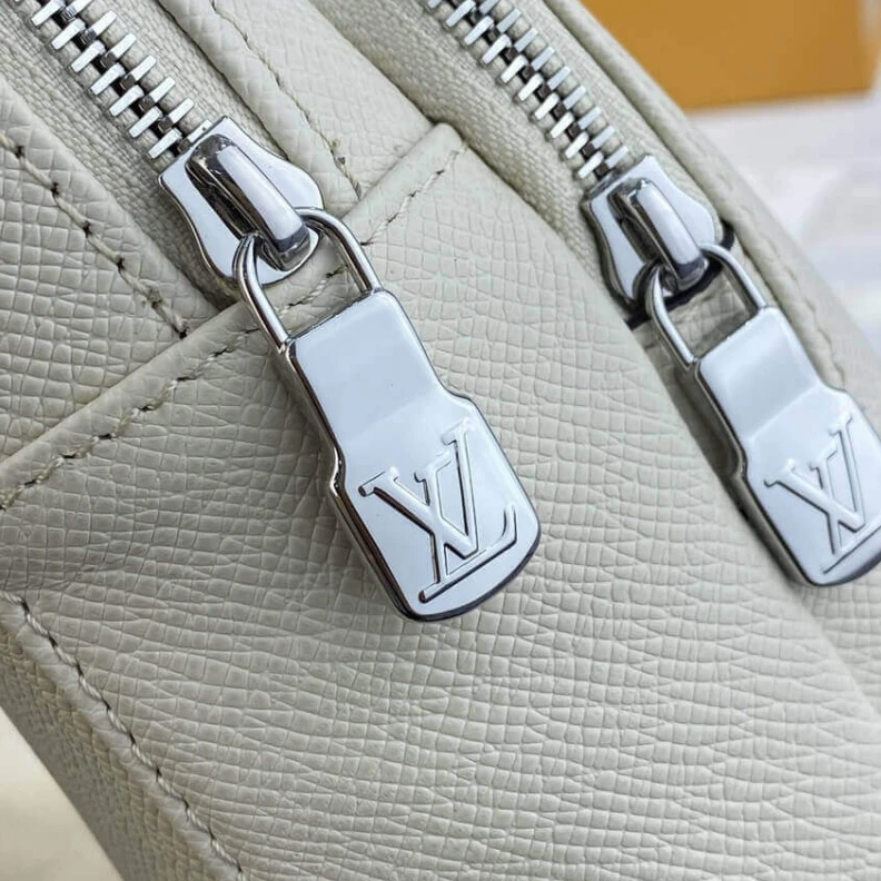 Mythick The versat Louis Vuitton Taiga Leather Avenue Sling Bag Beige