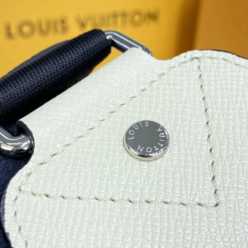 Mythick The versat Louis Vuitton Taiga Leather Avenue Sling Bag Beige
