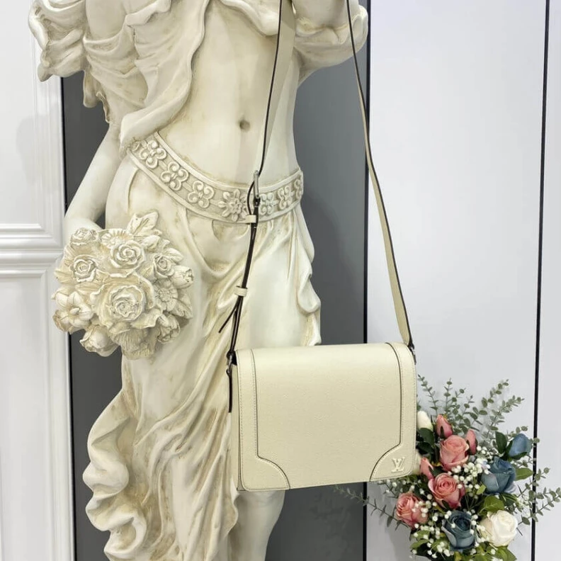 Lv belts replica Black har Louis Vuitton Taiga Leather Flap Messenger Beige