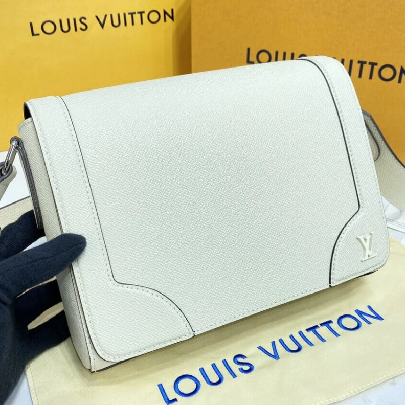 Lv belts replica Black har Louis Vuitton Taiga Leather Flap Messenger Beige