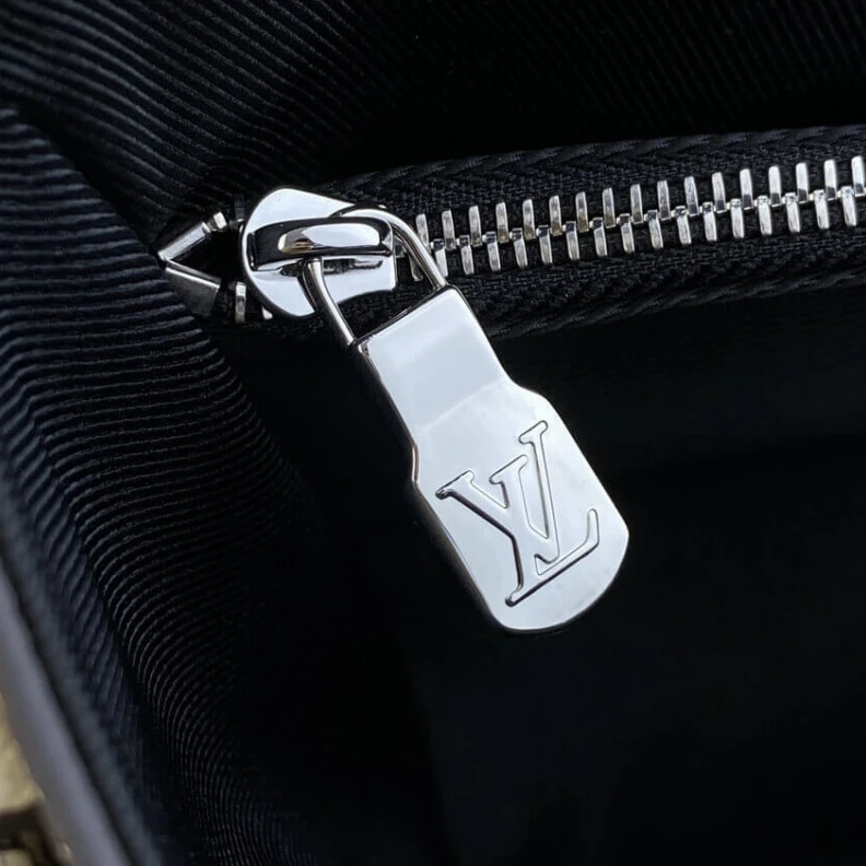 Lv belts replica Black har Louis Vuitton Taiga Leather Flap Messenger Beige
