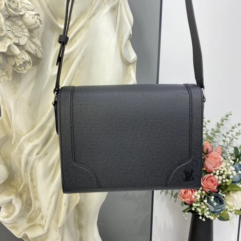 Mythick.ru Black Tai Louis Vuitton Taiga Leather Flap Messenger Black