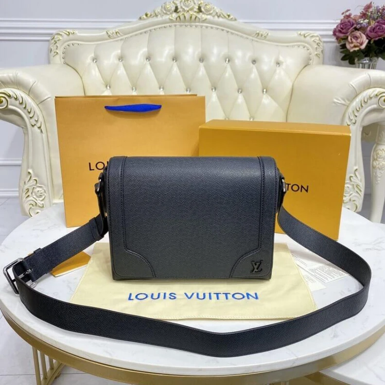 Mythick.ru Black Tai Louis Vuitton Taiga Leather Flap Messenger Black