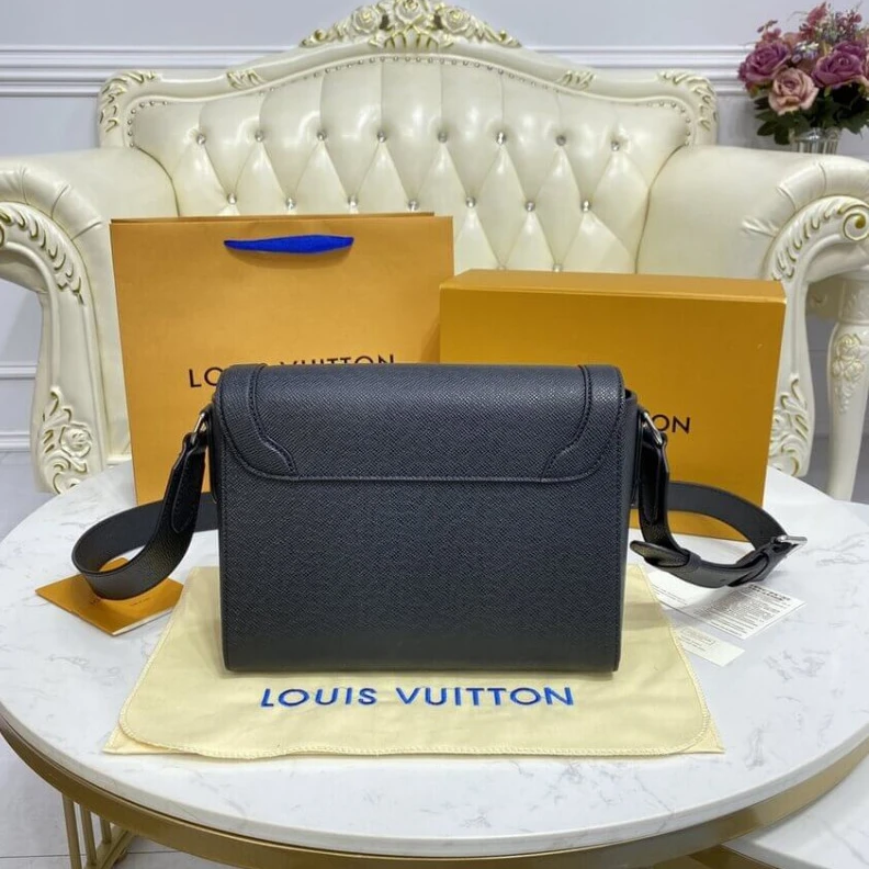 Mythick.ru Black Tai Louis Vuitton Taiga Leather Flap Messenger Black