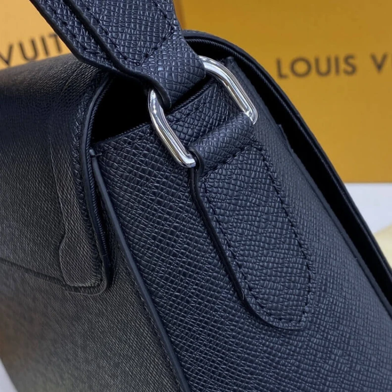 Mythick.ru Black Tai Louis Vuitton Taiga Leather Flap Messenger Black