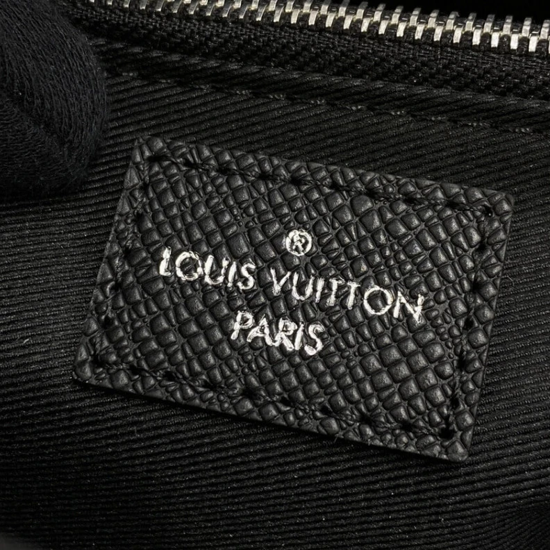 Mythick.ru Black Tai Louis Vuitton Taiga Leather Flap Messenger Black